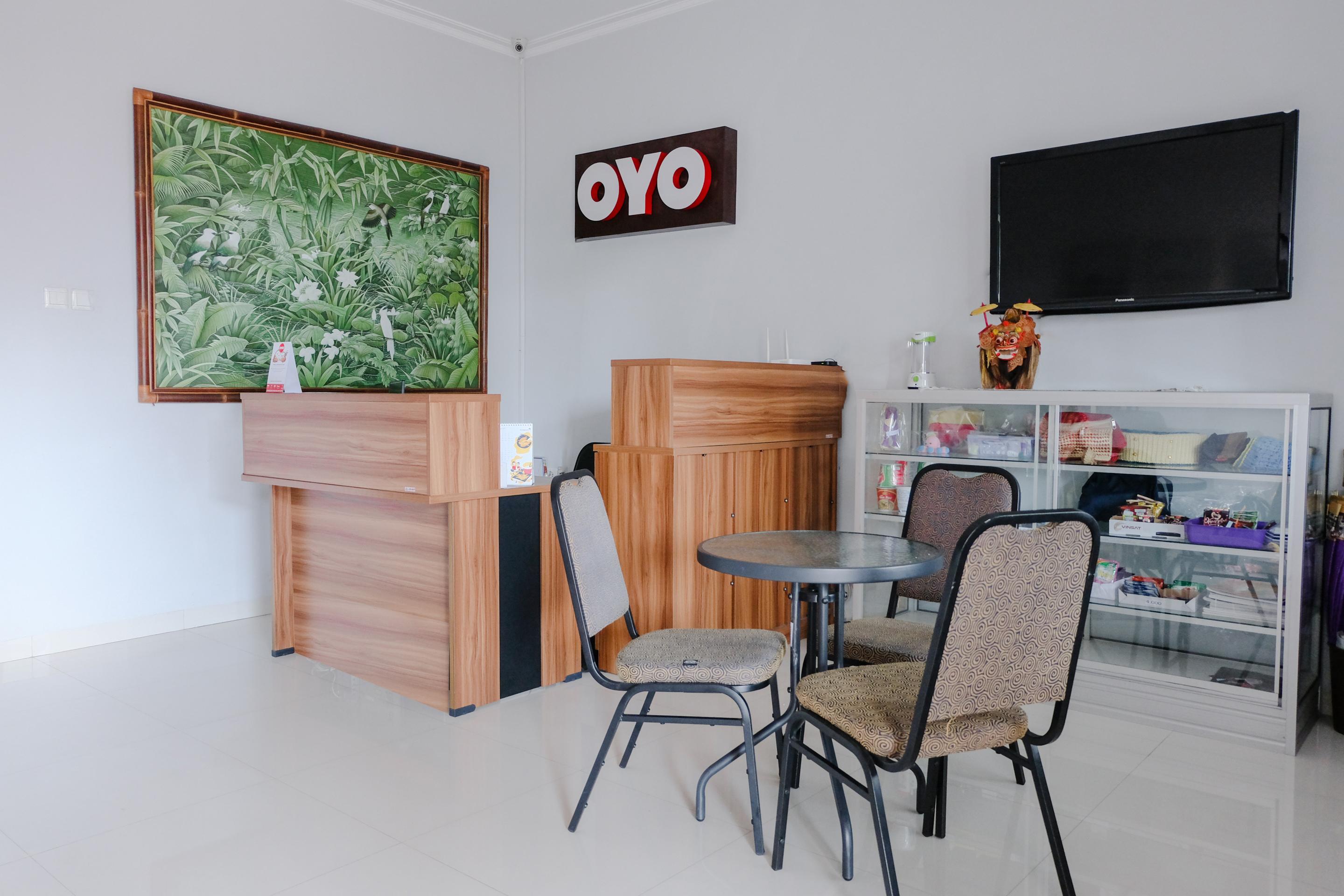 Super Oyo 995 Alice'S Homestay Syariah Jember Exterior photo
