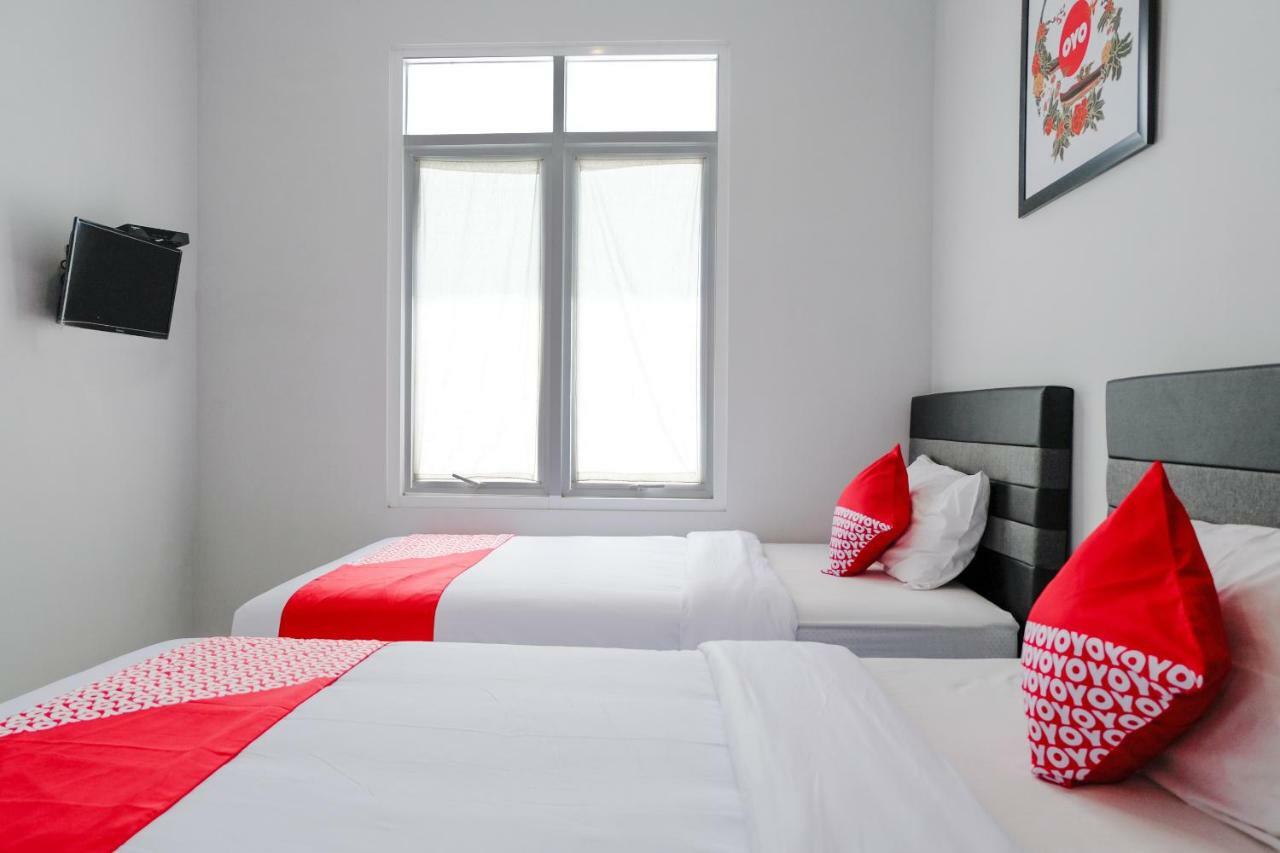 Super Oyo 995 Alice'S Homestay Syariah Jember Exterior photo